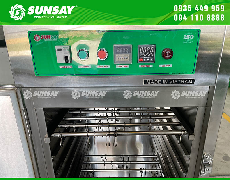 Máy được làm hoàn toàn bằng inox 304 an toàn vệ sinh thực phẩm Máy được làm hoàn toàn bằng inox 304 an toàn vệ sinh thực phẩm